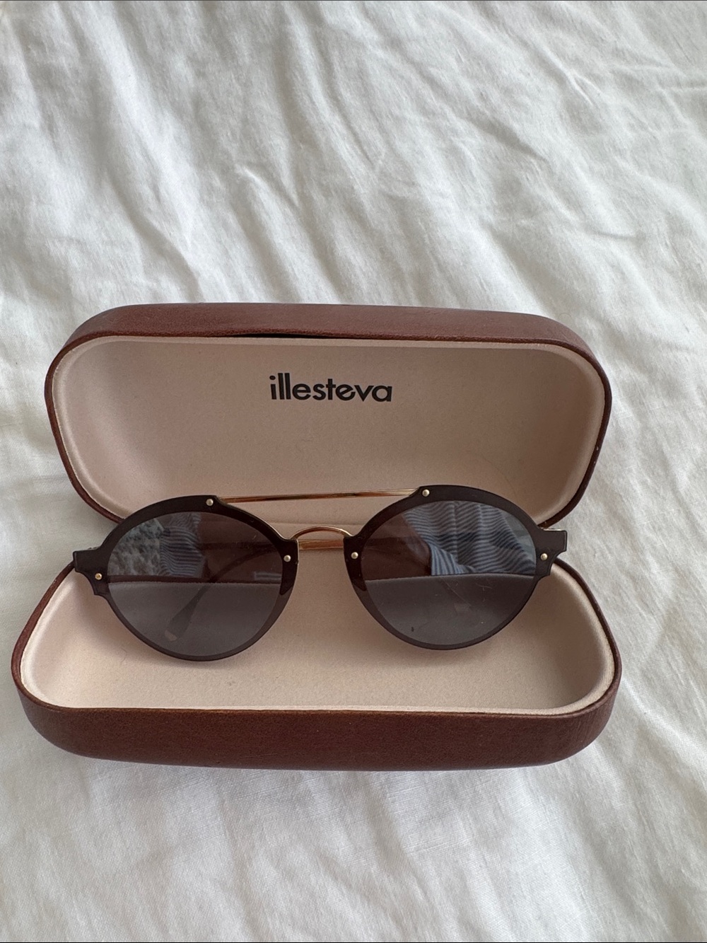 Illesteva Brown Round Frame Sunglasses with Gold Bridge